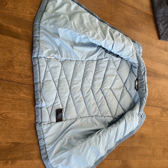North face 550 vest light blue, XS, gently used condition. - Picture 7 of 8